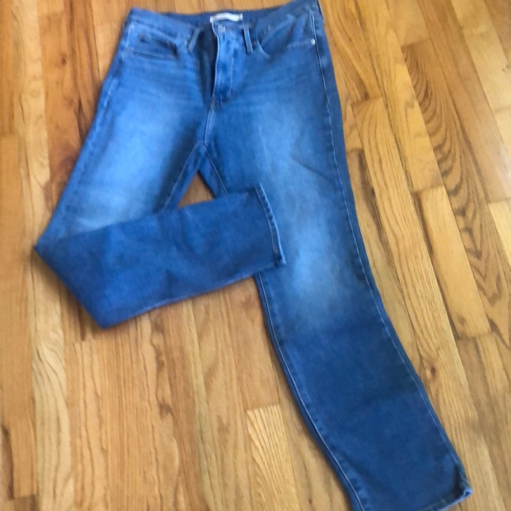NWOT Levi’s shaping slim jeans. Size 31